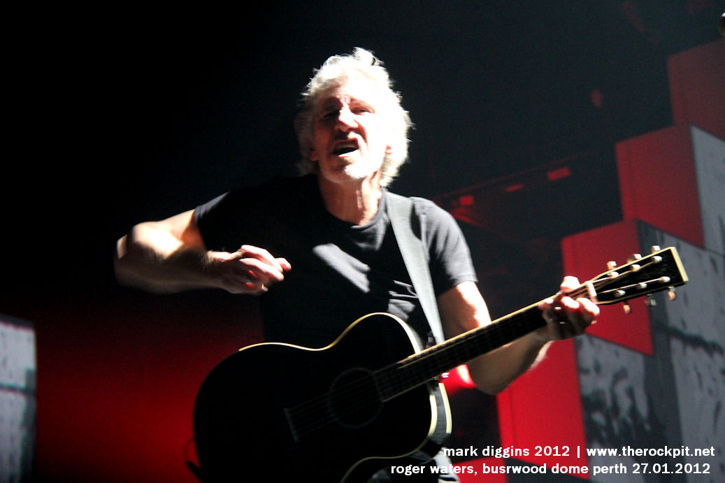 Roger Waters The Wall www.therockpit.net